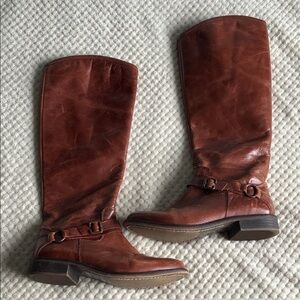 Hinge Tan Brown Leather Zip Up Boots Used with Love
Size US 8.